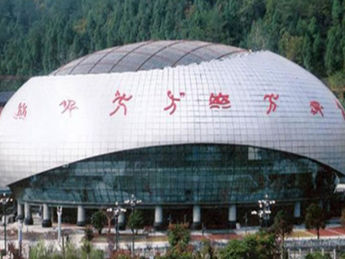 上饶体育中心球形网架加工安装
